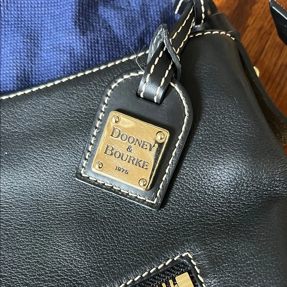 Dooney & Bourke Black Leather Shoulder Bag - Picture 4 of 4